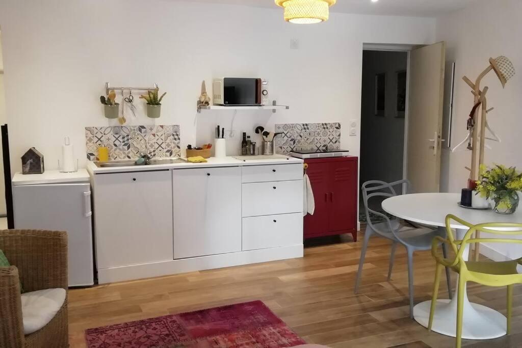 Studio En Rez De Jardin Collobrieres Exterior photo